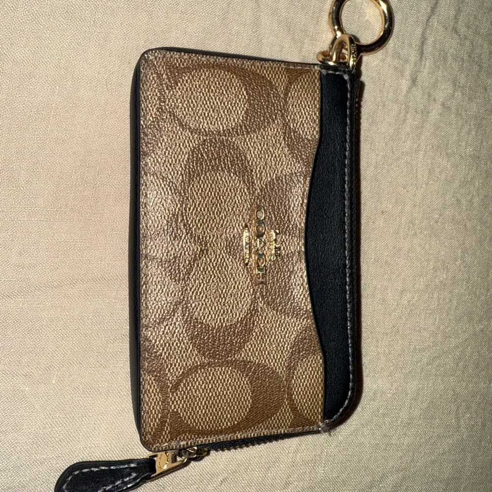 Coach Multifunctional Signature Zip Around Card Case with Black Trim and Keyring